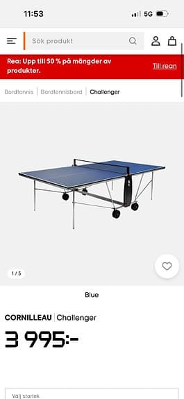 Blå pingisbord med nät och hjul