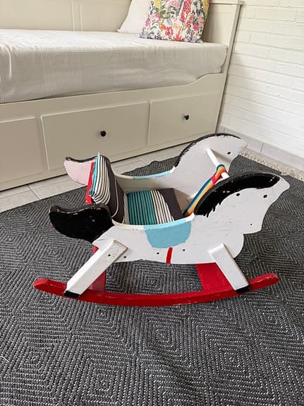 Vintage trähäst gungdjur vit/röd för barn