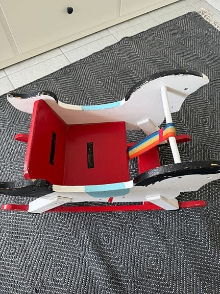 Vintage trähäst gungdjur vit/röd för barn