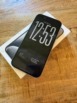 iPhone 15 Pro 128 GB Natural Titanium – fungerar perfekt