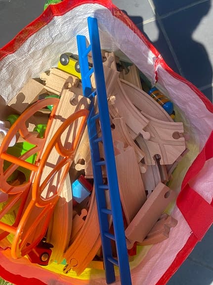 BRIO trätågbana med räls och broar