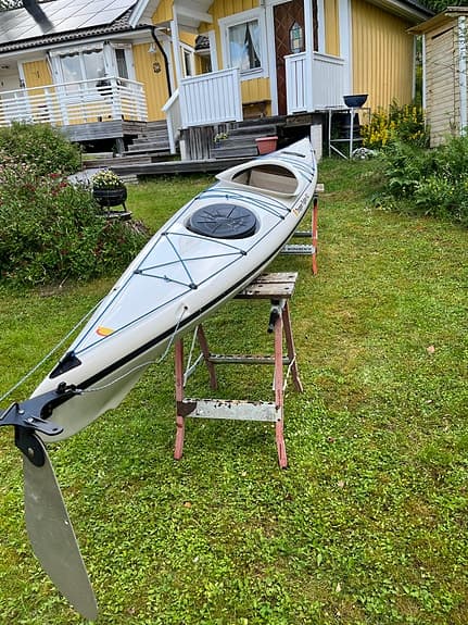 Trapper Fighter K1 kajak vit med carbonpaddel, kapell och kajakvagn