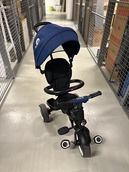 Trehjuling barncykel med föräldrahandtag
