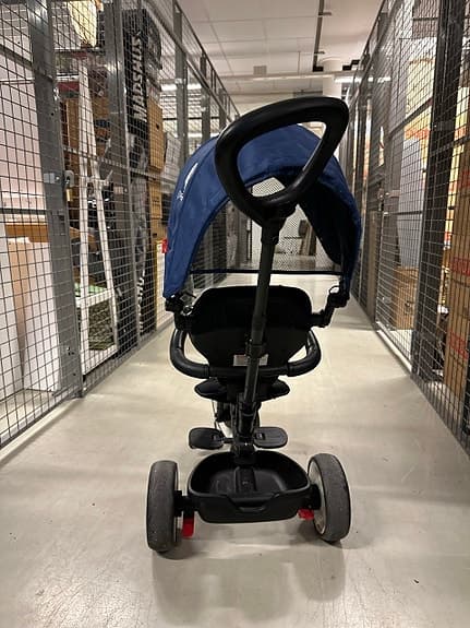 Trehjuling barncykel med föräldrahandtag