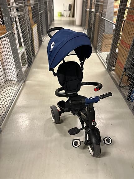Trehjuling barncykel med föräldrahandtag