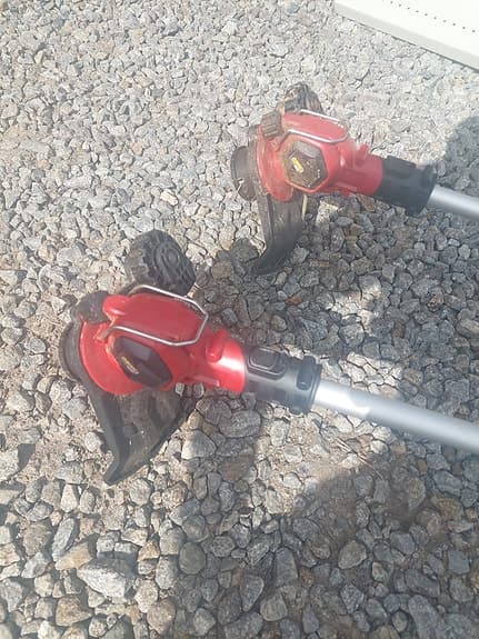 Röd grästrimmer / röjsåg