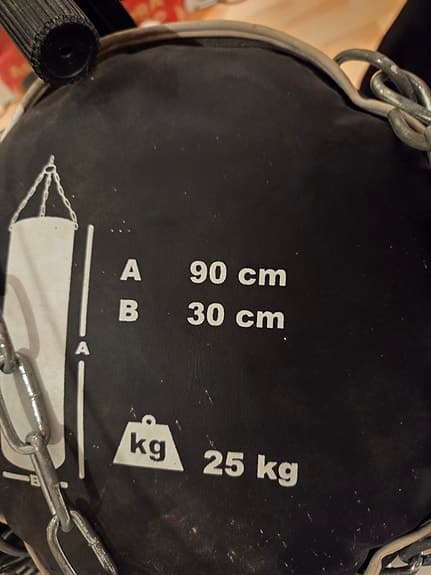 Boxningssäck 25 kg med boxningshandskar