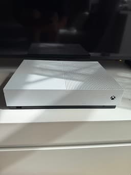 Microsoft Xbox One S spelkonsol vit