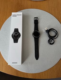 Samsung Galaxy Watch4 Classic smartklocka svart