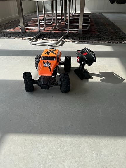 Radiostyrd bil monstertruck