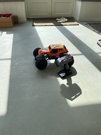 Radiostyrd bil monstertruck