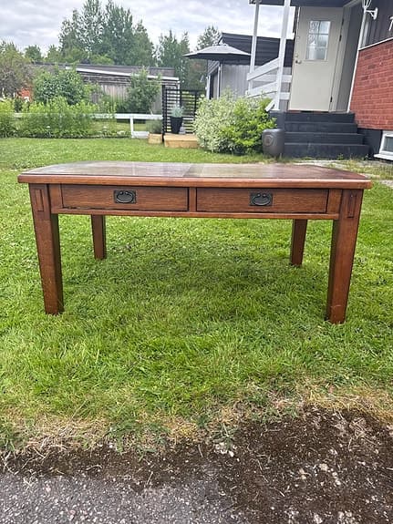 Soffbord med två lådor