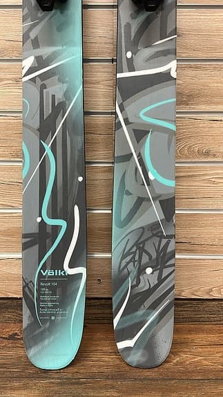 Völkl Revolt 104 Mod.2025 med Marker Griffon 13 Demo