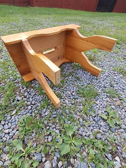 Vintage, Retro, Pall i trä / Furu? med utsågade ben