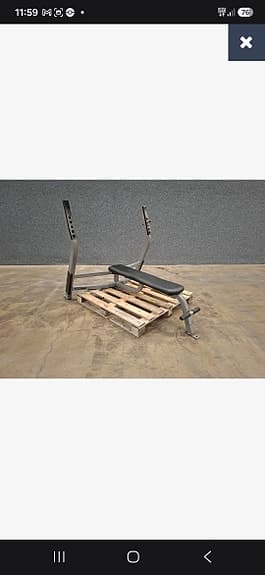 Cybex bänkpress, med integrerad ställning