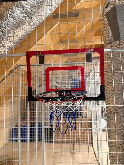 Basketkorg med plexiglasplatta