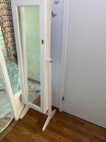 IKEA spegel med smyckesförvaring vit
