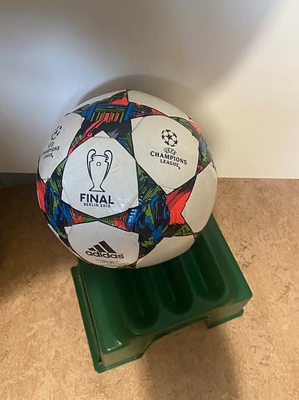 Adidas Champions League Final fotboll