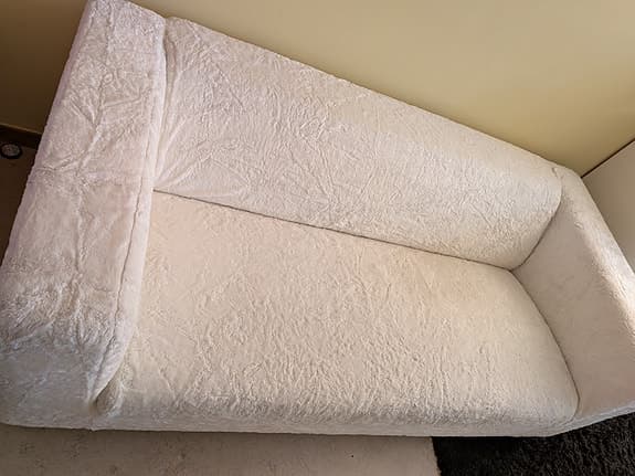 Vit Klippan soffa & vit skrivbordsstol