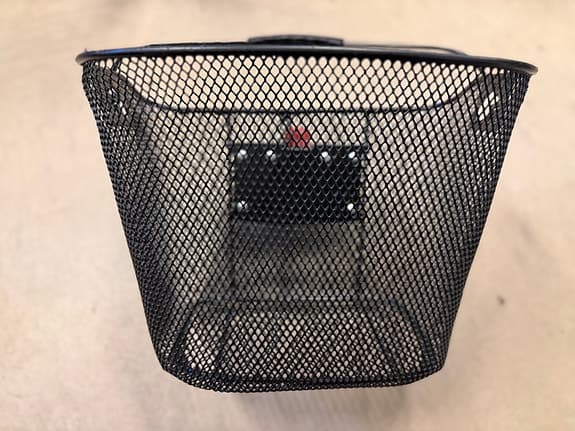 Svart cykelkorg fram med snabbfäste