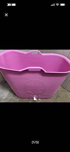 Rosa plastbalja badbalja med blomdekor