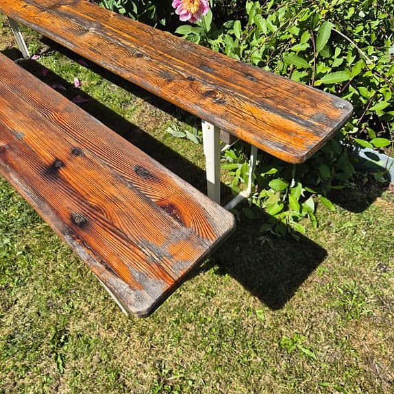 2 patinerade träbänkar på metallram, 2000-tal, 220*25 cm