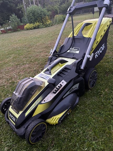 Ryobi batterigräsklippare 36V gul/svart