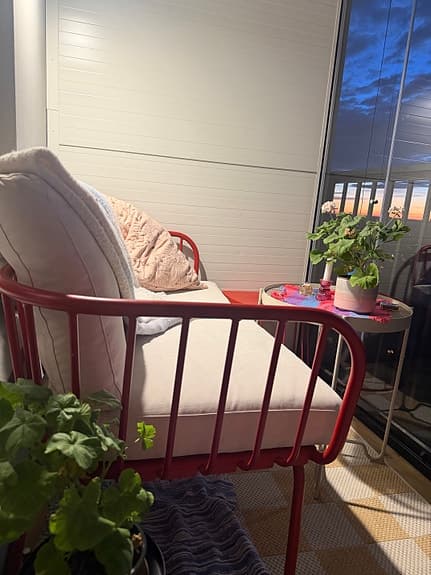 Brusen IKEA soffa röd i mycket gott skick