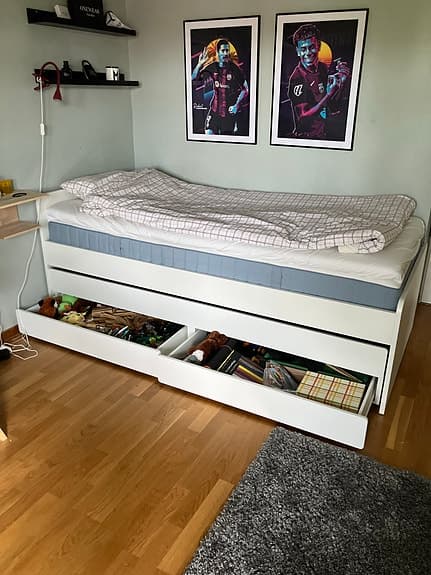 IKEA säng med utdragssäng och förvaring