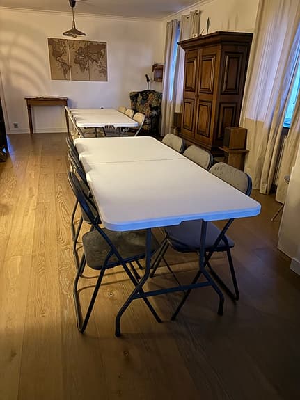 Hopfällbart bord och klappstolar