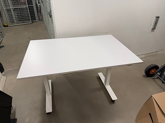 Kontorsbord/Skrivbord, höj - sänkbart