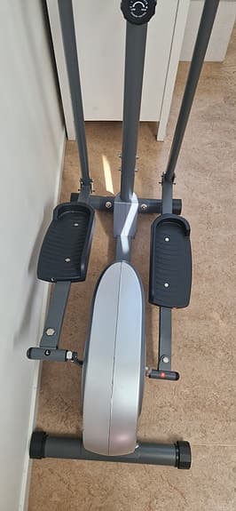 Crosstrainer säljes (knappt använd)
