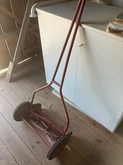 Nova Tangent handdriven gräsklippare röd