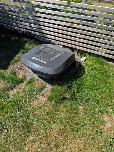 Husqvarna Automower 310 robotgräsklippare med laddstation