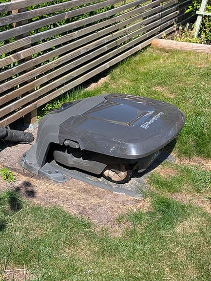 Husqvarna Automower 310 robotgräsklippare med laddstation