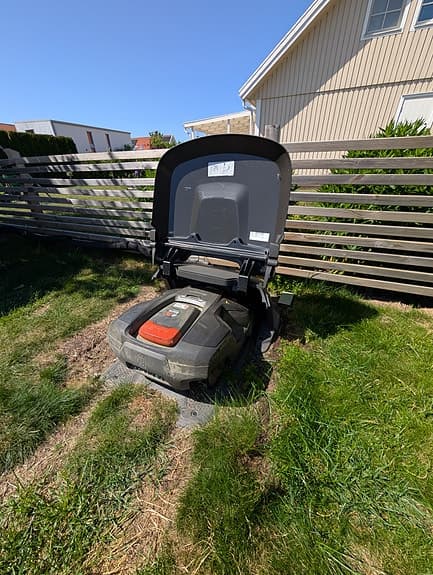 Husqvarna Automower 310 robotgräsklippare med laddstation