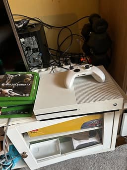 Xbox One S med massa spel