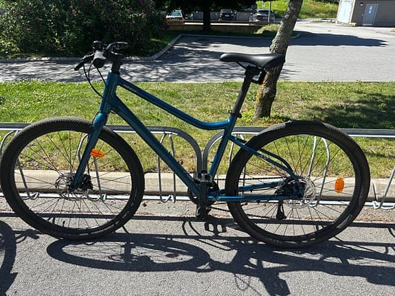 White AX hybridcykel 28" – NY, skivbromsar, oanvänd