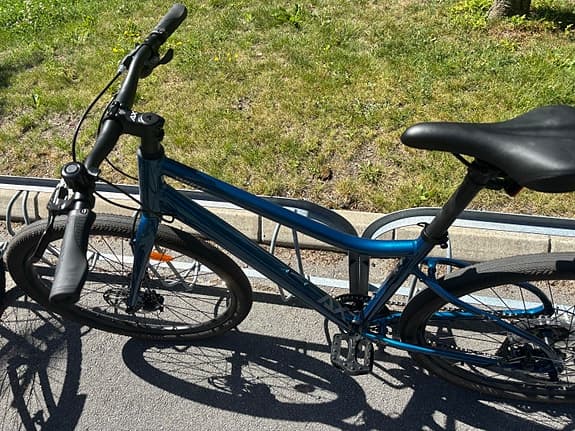 White AX hybridcykel 28" – NY, skivbromsar, oanvänd