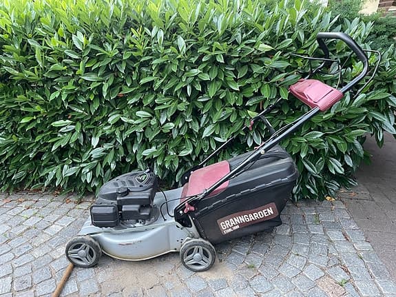 Granngården gräsklippare bensin /grå