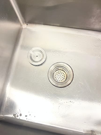 Arbetsbänk samt diskbänk med blandare, rostfritt stål