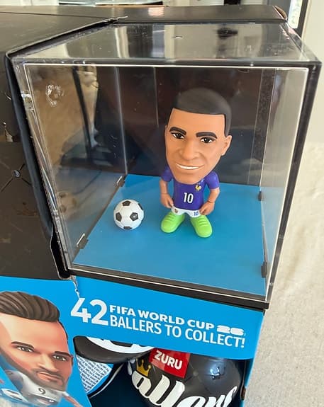 BALLERS FIFA box med 21 oöppnade samlarfigure inkl MBAPPE
