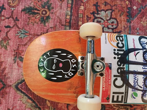 Deathwish skateboard samt väska från Pretty poison