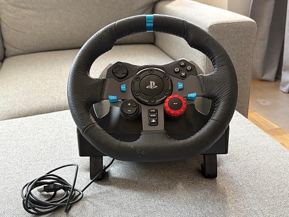 Logitech G29 ratt och pedaler.