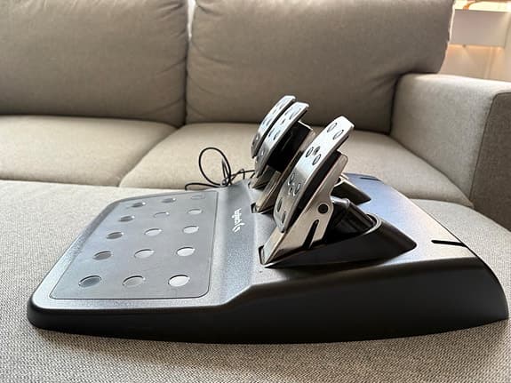 Logitech G29 ratt och pedaler.