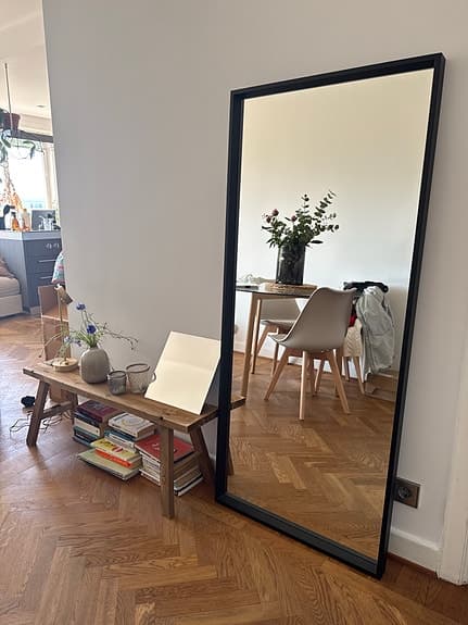 IKEA helkroppsspegel med svart ram