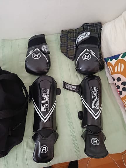 Boxnings handskar+benskydd märke: fighter