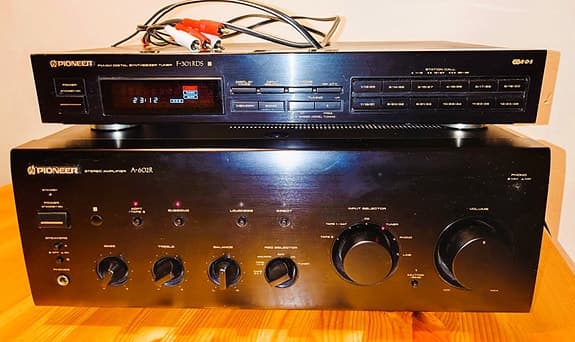 Pioneer A-602R förstärkare + Pioneer F-301RDS tuner