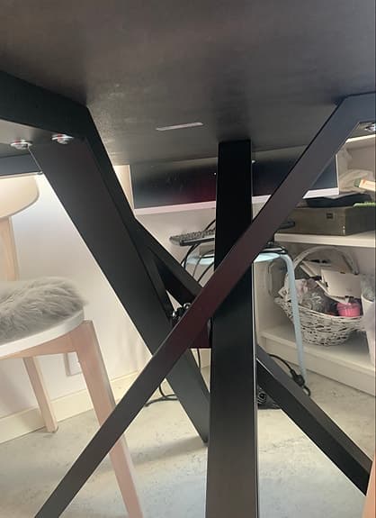 IKEA Mariedamm runt matbord mörkgrå med kryssben