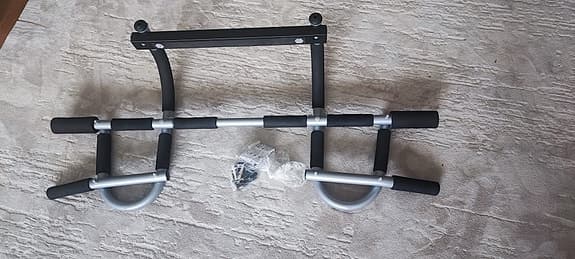 Dörrtrapets / chin up bar för hemmaträning
